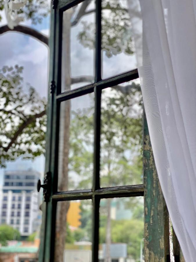 Le Bijou Chic In The Heart Of Saigon Charm With View Apartment Ho Chi Minh City Bagian luar foto